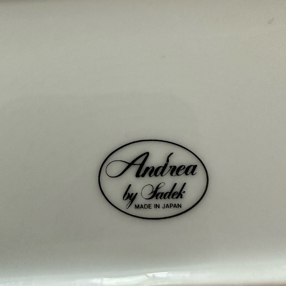 ANDREA BY SADEK Porcelain CORONA Cheese Cutting Board and Plate set - Picture 5 of 8